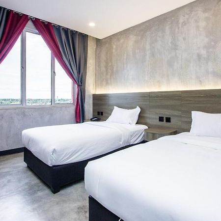 Sri Indar Hotel & Suites 파리트 분타르 외부 사진