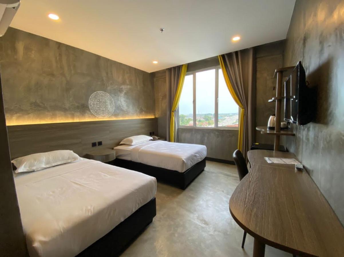 Sri Indar Hotel & Suites 파리트 분타르 외부 사진
