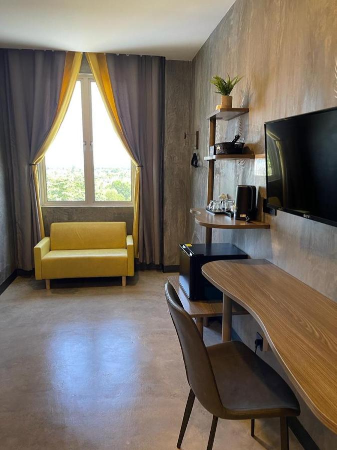 Sri Indar Hotel & Suites 파리트 분타르 외부 사진