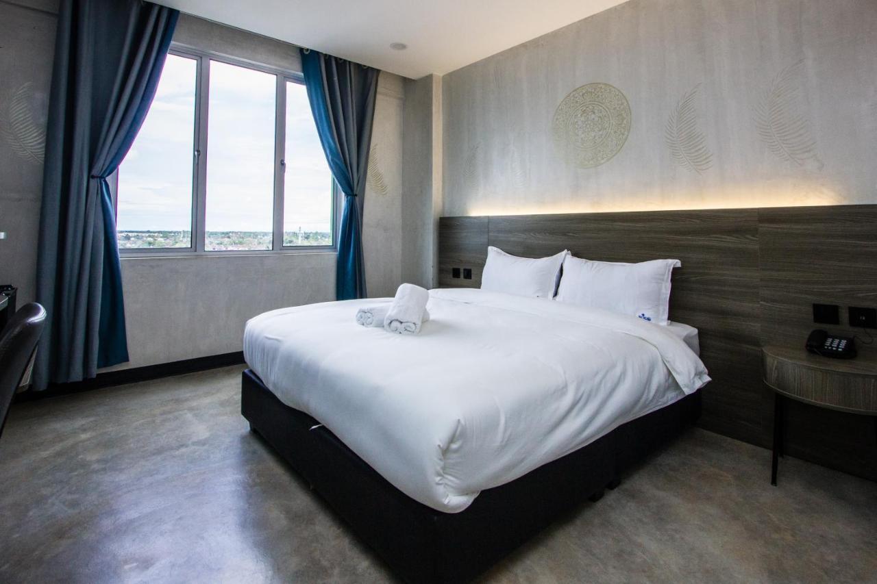 Sri Indar Hotel & Suites 파리트 분타르 외부 사진