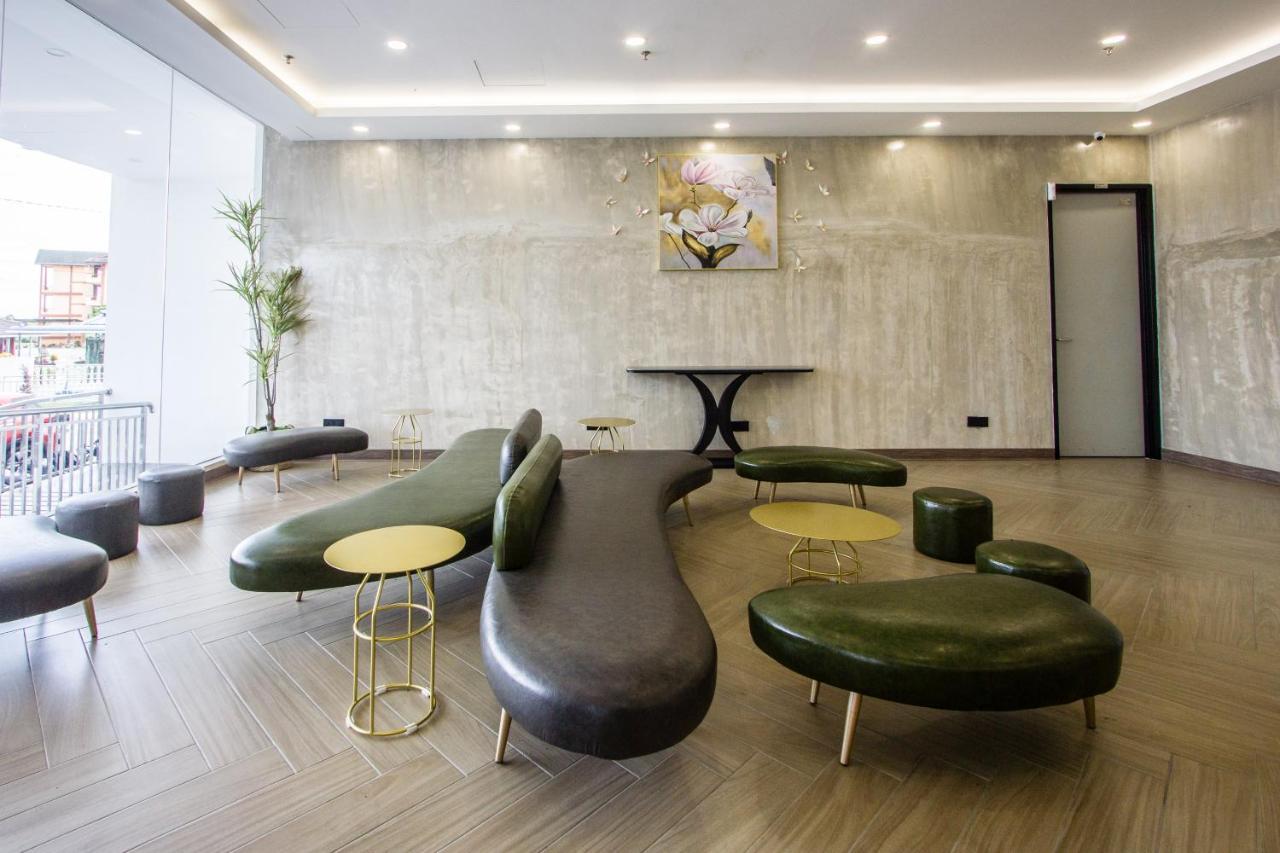Sri Indar Hotel & Suites 파리트 분타르 외부 사진