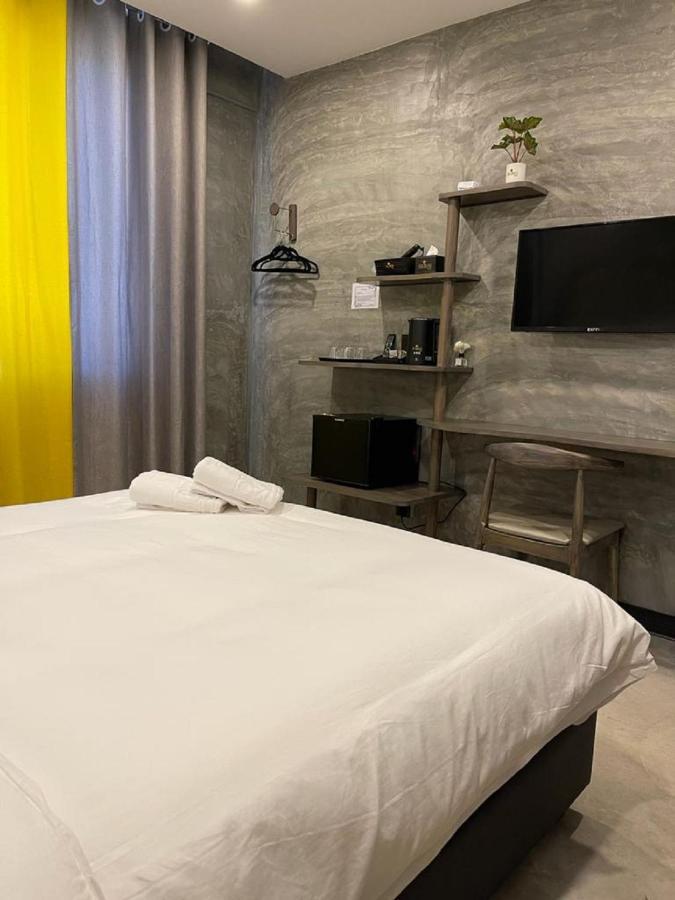 Sri Indar Hotel & Suites 파리트 분타르 외부 사진