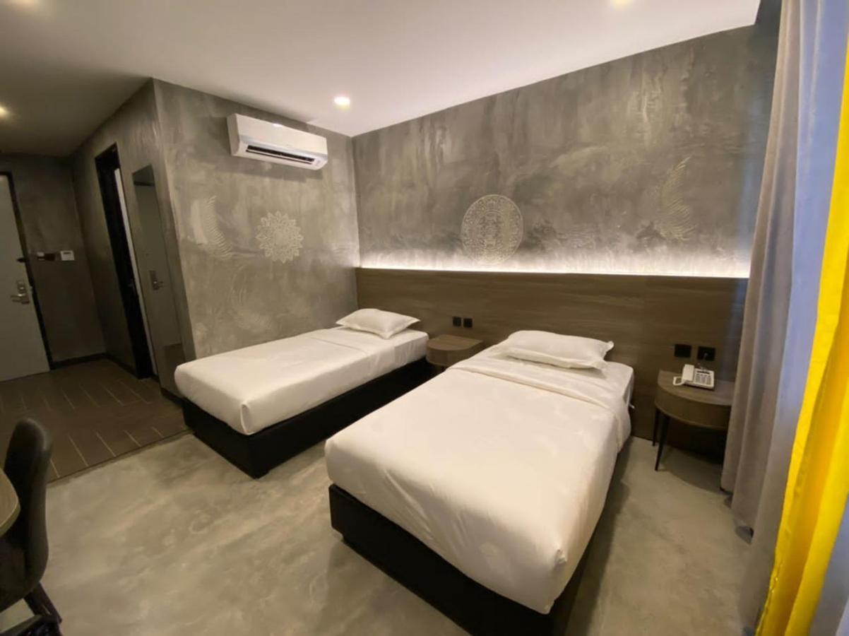 Sri Indar Hotel & Suites 파리트 분타르 외부 사진
