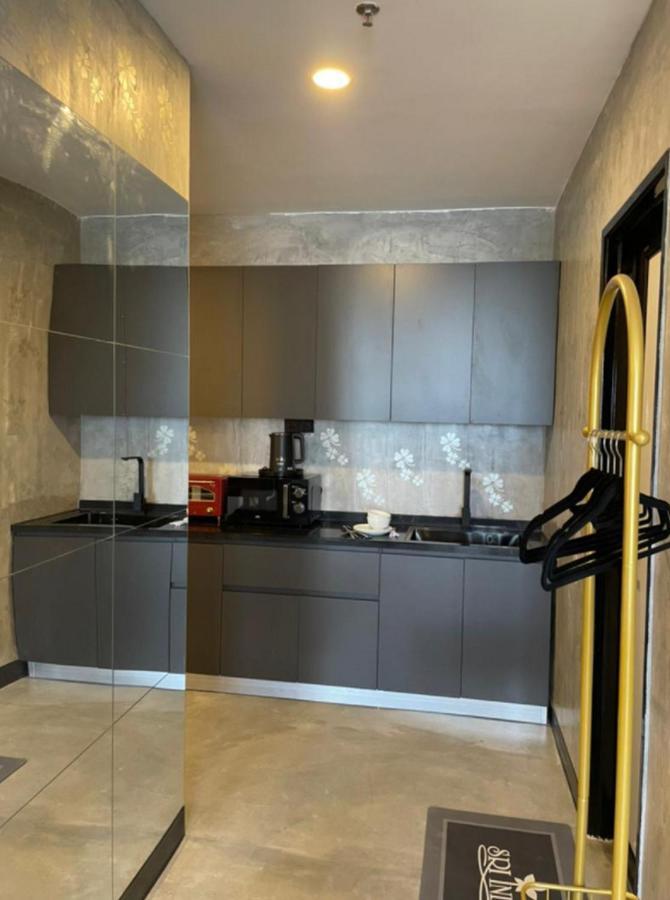 Sri Indar Hotel & Suites 파리트 분타르 외부 사진