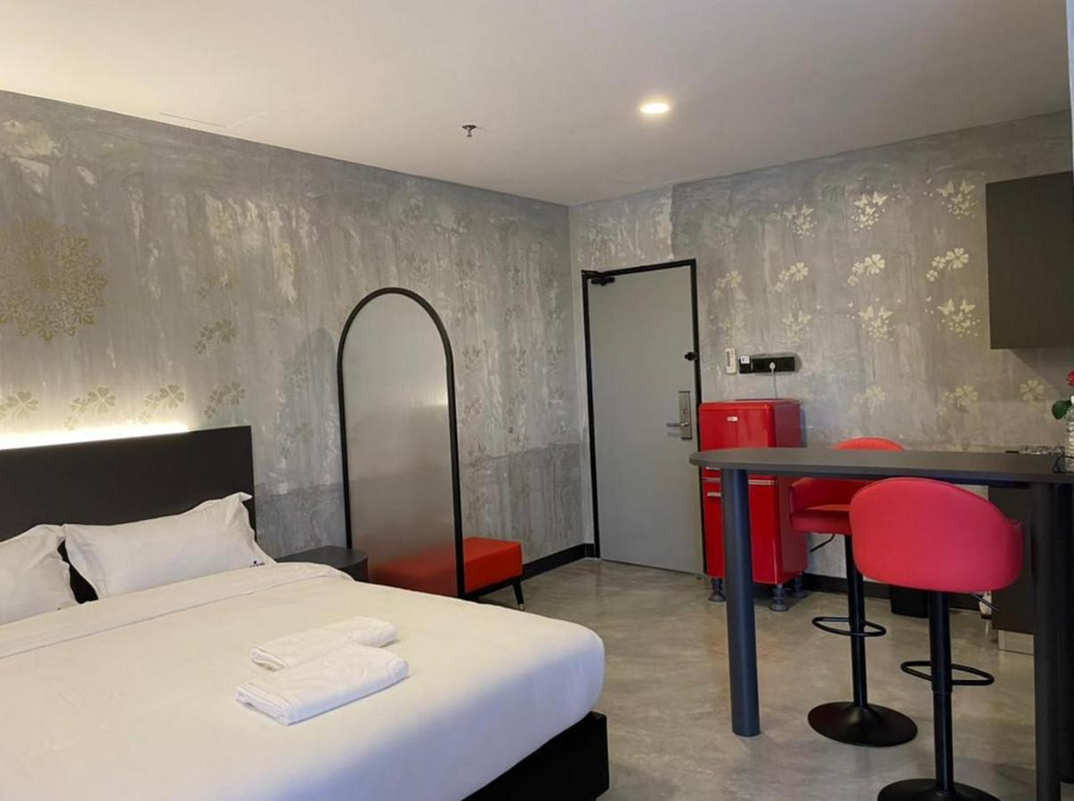 Sri Indar Hotel & Suites 파리트 분타르 외부 사진