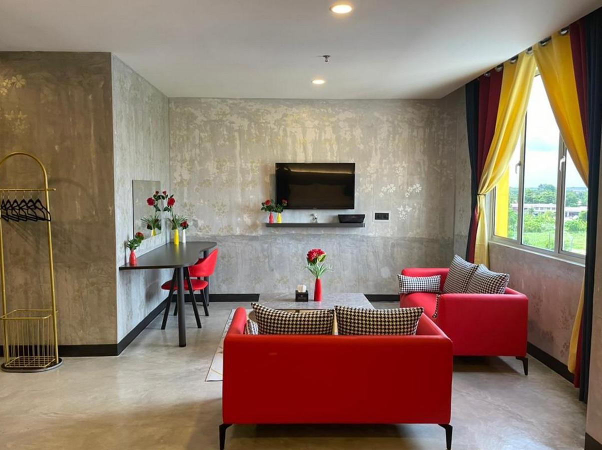 Sri Indar Hotel & Suites 파리트 분타르 외부 사진